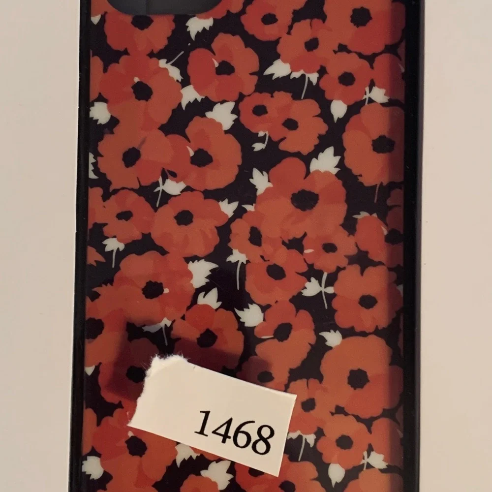 Michael Kors iPhone 7/8 Snap on case in peach and pink flowers